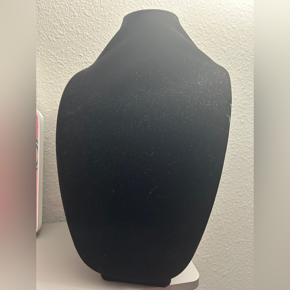 Jewelry Black Velvet 3D Necklace Display Stand NWOT
